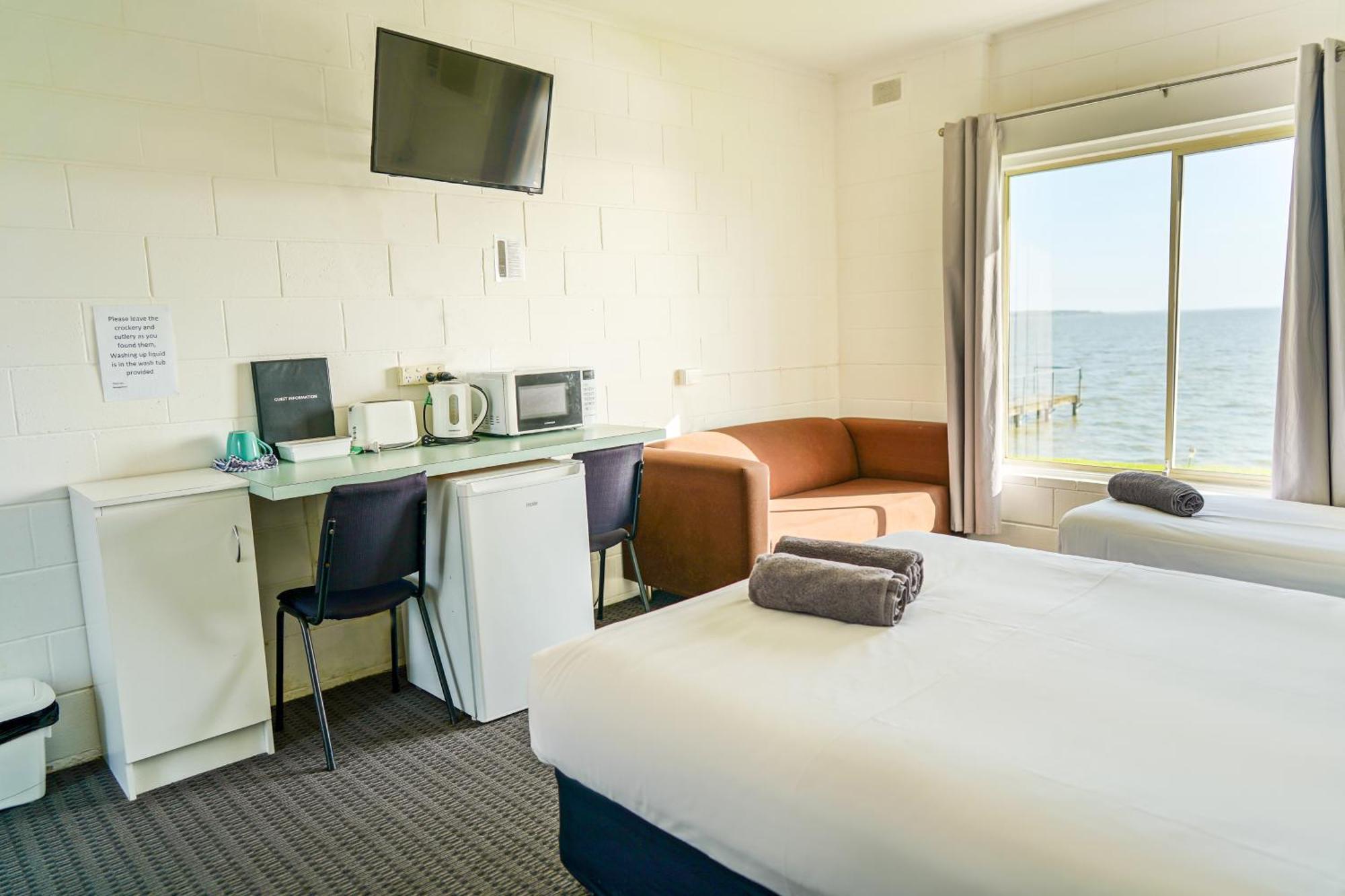 Meningie Waterfront Motel ภายนอก รูปภาพ