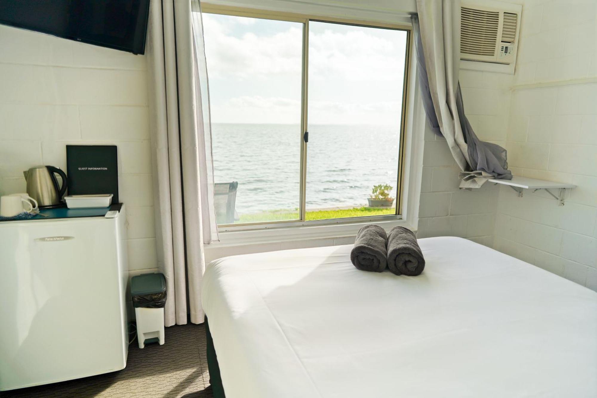 Meningie Waterfront Motel ภายนอก รูปภาพ
